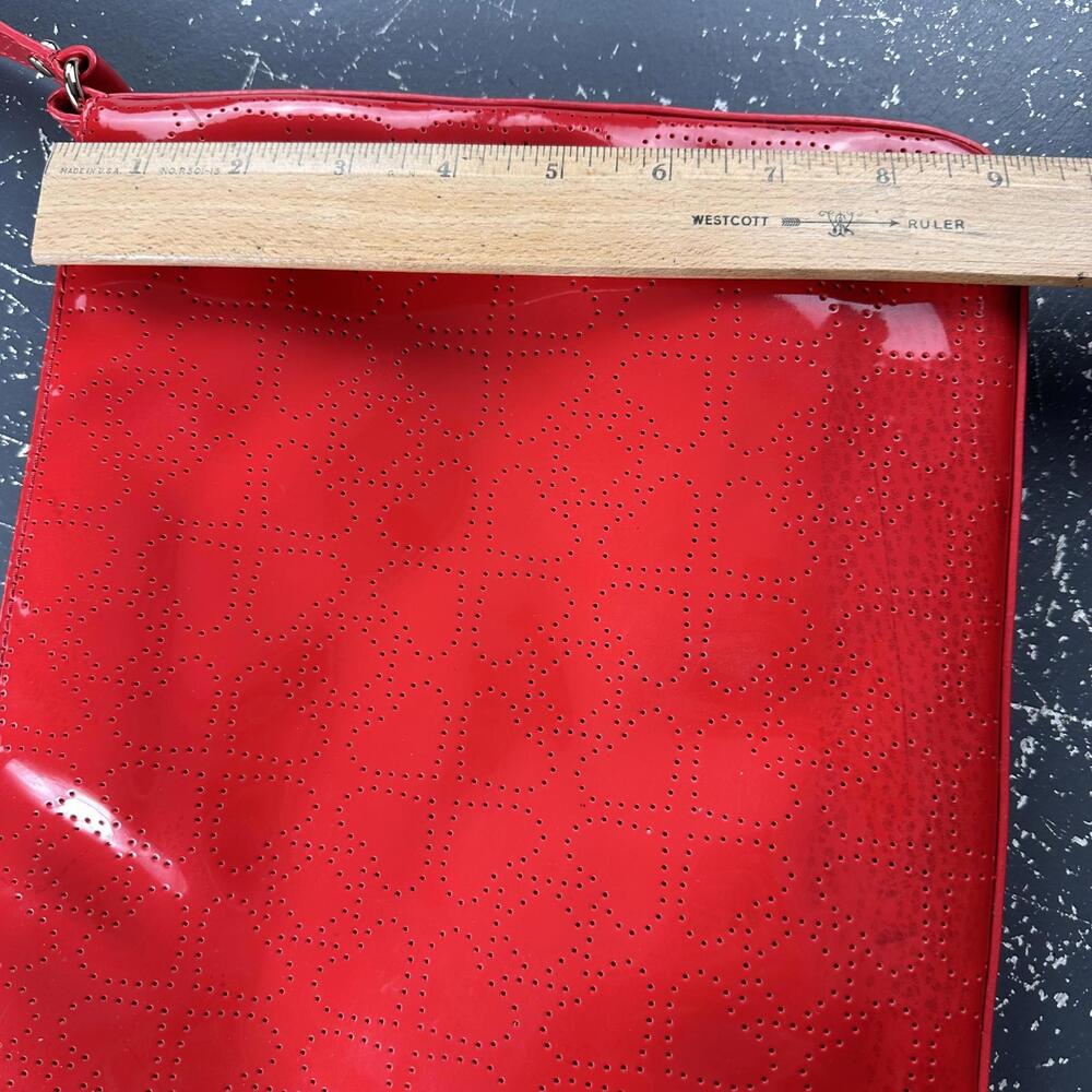 Kate Spade Darby Metro Slim Swing Crossbody Bag Perforated Heart EUC Clean Nice - Picture 6 of 12